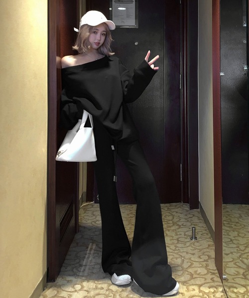 meJane（ミージェーン）の「ワンショルダースウェットトップス×裾フレアスウェットパンツ（セットアップ・レディース・ブラック/ブラウン・L/M）」の13枚目の写真