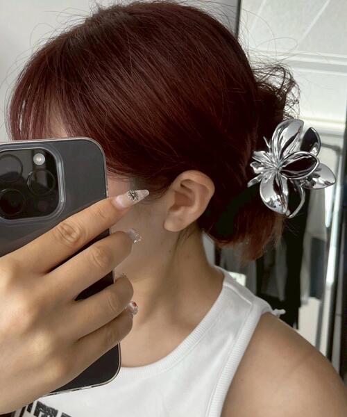 WEGO（ウィゴー）の「WEGO/メタルフラワーバンス（バレッタ/ヘアクリップ・レディース・シルバー/ピンク・FREE）」の3枚目の写真