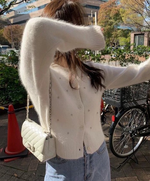 by LEGNA(バイレグナ)の「シャギーニット ビジューカーディガン(カーディガン/ボレロ・レディース・ブラック/ピンク/ホワイト/グレー/モカ・FREE)」の7枚目の写真