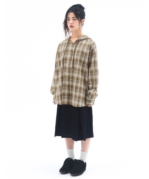 AMESWORLDWIDE(アメスワールドワイド)の「A'GEM/9 × .kom『AMES WORLDWIDE/アメスワールドワイド』Check Hooded Shirt/チェックフードシャツ(シャツ/ブラウス・レディース・ブルー/ブラウン・FREE)」の4枚目の写真