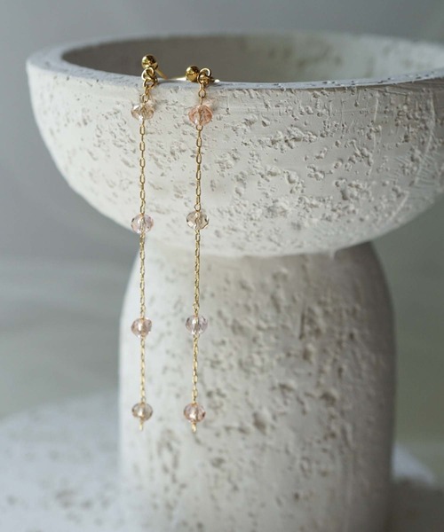 CERCA(チェルカ)の「saran jewelry/4つのガラスビーズ ロングチェーン ピアス/アレルギー対応(ピアス(両耳用)・レディース・クリア/ホワイト×ブルー/ブラック/ピンク系その他・FREE)」の3枚目の写真