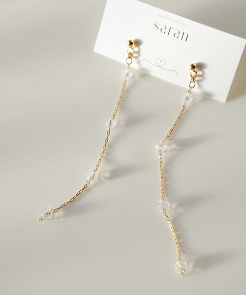 CERCA(チェルカ)の「saran jewelry/4つのガラスビーズ ロングチェーン ピアス/アレルギー対応(ピアス(両耳用)・レディース・クリア/ホワイト×ブルー/ブラック/ピンク系その他・FREE)」の4枚目の写真
