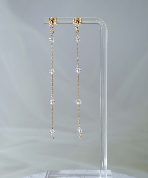 CERCA(チェルカ)の「saran jewelry/4つのガラスビーズ ロングチェーン ピアス/アレルギー対応(ピアス(両耳用)・レディース・クリア/ホワイト×ブルー/ブラック/ピンク系その他・FREE)」の5枚目の写真