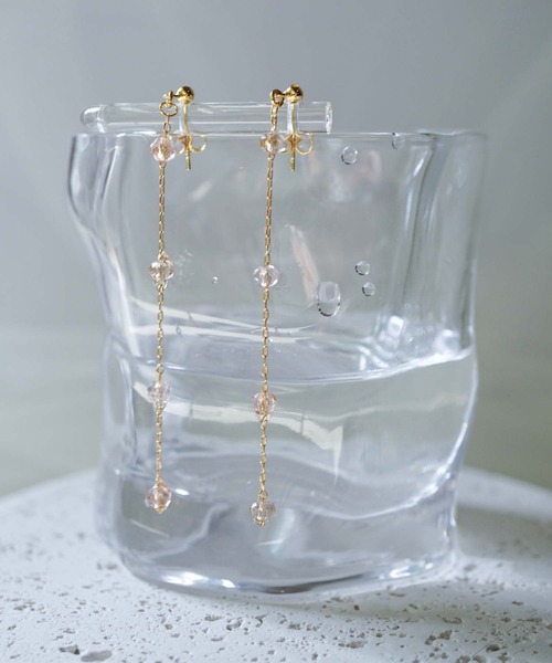 CERCA(チェルカ)の「saran jewelry/4つのガラスビーズ ロングチェーン ピアス/アレルギー対応(ピアス(両耳用)・レディース・クリア/ホワイト×ブルー/ブラック/ピンク系その他・FREE)」の11枚目の写真