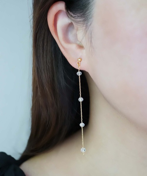 CERCA(チェルカ)の「saran jewelry/4つのガラスビーズ ロングチェーン ピアス/アレルギー対応(ピアス(両耳用)・レディース・クリア/ホワイト×ブルー/ブラック/ピンク系その他・FREE)」の6枚目の写真