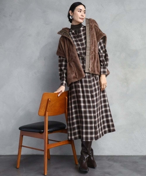 MICHEL KLEIN（ミッシェル・クラン）の「［レイヤードにおすすめ］シアーハイネックカットソー（ニット/セーター・レディース・アイボリー/ブラック/ダークグレー/ブラウン・38(M)）」の8枚目の写真