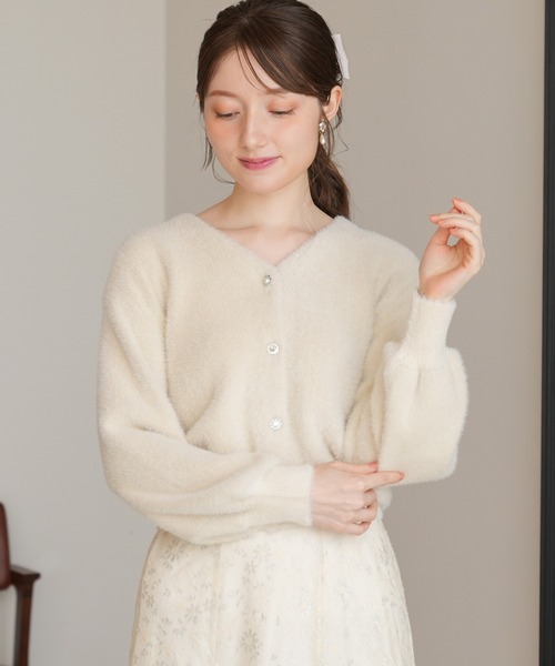 ASTORIA ODIER(アストリアオディール)の「ラメファザーアソートボタンカーディガン(カーディガン/ボレロ・レディース・ホワイト/アイボリー/サックスブルー/ラベンダー・MEDIUM)」の3枚目の写真