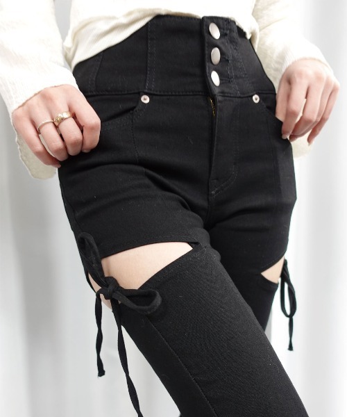 Lots of Love(ロッツオブラブ)の「ハイウエストカットアウトリボンデニムパンツ(デニムパンツ・レディース・ブルー/ブラック/ライトブルー/ダークブラック・M/L)」の3枚目の写真