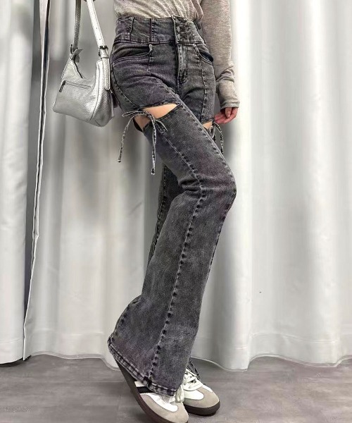 Lots of Love(ロッツオブラブ)の「ハイウエストカットアウトリボンデニムパンツ(デニムパンツ・レディース・ブルー/ブラック/ライトブルー/ダークブラック・M/L)」の2枚目の写真