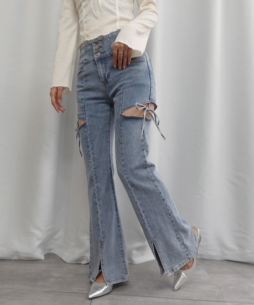 Lots of Love(ロッツオブラブ)の「ハイウエストカットアウトリボンデニムパンツ(デニムパンツ・レディース・ブルー/ブラック/ライトブルー/ダークブラック・M/L)」の17枚目の写真