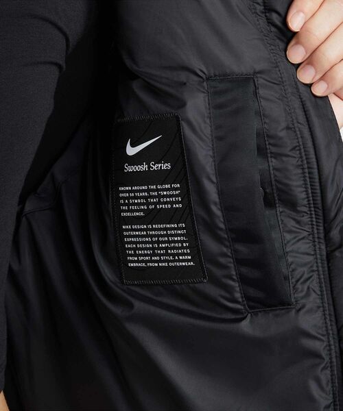NIKE ブラック ダウンベスト スウォッシ　ワンポイントロゴ　肉厚　XL Nike ブラック ダウンベスト 【公式通販】