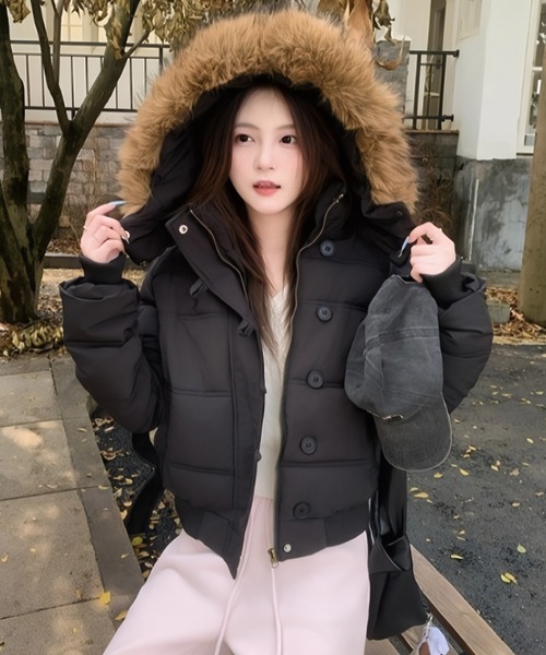 yuue' ( wear )(ユーイ)の「フェイクファーフード中綿ダウンジャケット/防寒スタンドネックショートブルゾン(ダウンジャケット/コート・レディース・ネイビー/アイボリー/ブラック・FREE)」の2枚目の写真