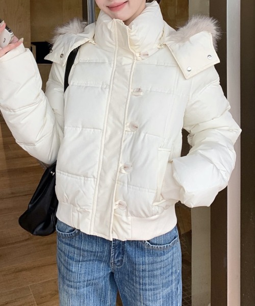 yuue' ( wear )(ユーイ)の「フェイクファーフード中綿ダウンジャケット/防寒スタンドネックショートブルゾン(ダウンジャケット/コート・レディース・ネイビー/アイボリー/ブラック・FREE)」の4枚目の写真
