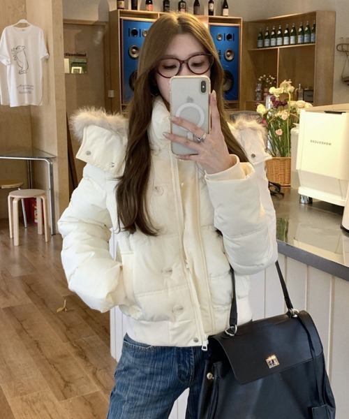 yuue' ( wear )(ユーイ)の「フェイクファーフード中綿ダウンジャケット/防寒スタンドネックショートブルゾン(ダウンジャケット/コート・レディース・ネイビー/アイボリー/ブラック・FREE)」の12枚目の写真