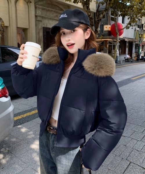 Ritzy(リッツィー)の「ショート丈 フェイクファーフード付き スタンドカラー エコダウンコート(ダウンジャケット/コート・レディース・ネイビー/ベージュ/ブラック/ホワイト・L/M)」の11枚目の写真