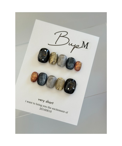 tone（トーン）の「【butter up】コスモブラックのネイルチップ(MA)（ネイルシール/ネイルチップ・レディース・ブラック・S/L/M）」の2枚目の写真