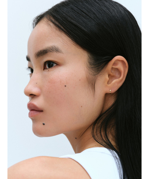 ANOTHERLAYER（アナザーレイヤー）の「Tiny Flat Earring - Gold (silver925)（ピアス（両耳用）・レディース・その他・FREE）」の2枚目の写真