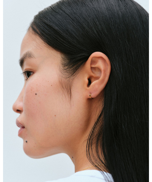 ANOTHERLAYER（アナザーレイヤー）の「Tiny Flat Earring - Gold (silver925)（ピアス（両耳用）・レディース・その他・FREE）」の3枚目の写真