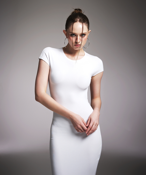 A.R.U（エイアールユー）の「BACK LESS DRESS（ワンピース・レディース・ホワイト/ブラック/ブラウン・SMALL/MEDIUM）」の7枚目の写真