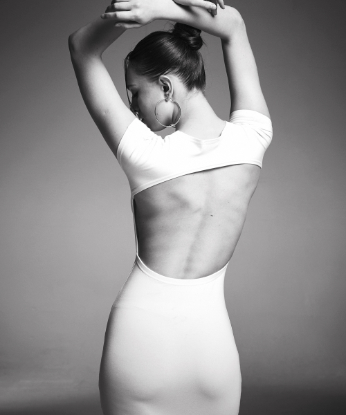 A.R.U（エイアールユー）の「BACK LESS DRESS（ワンピース・レディース・ホワイト/ブラック/ブラウン・SMALL/MEDIUM）」の9枚目の写真