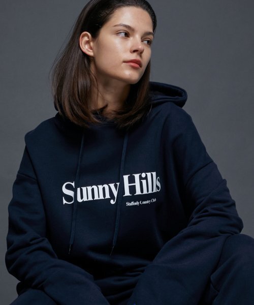 STAFF ONLY(スタッフオンリー)の「SUNNY HILLS HOODIE 2 (NAVY)(パーカー・レディース・その他・MEDIUM/LARGE)」の1枚目の写真