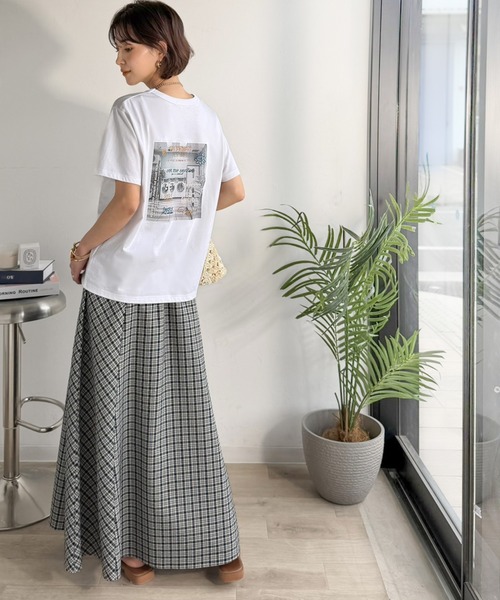 classicalelf(クラシカルエルフ)の「【接触冷感機能付き】背中で魅せる、遊び心とヴィンテージ。コインランドリーバック刺繍Tシャツ(半袖)(Tシャツ/カットソー・レディース・チャコール/オフホワイト/グリーン/ブラック・X-LARGE/SMALL/MEDIUM/LARGE)」の11枚目の写真