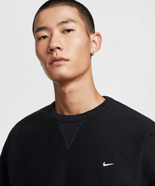 NIKE(ナイキ)の「ナイキ ソロ スウッシュ メンズ フリース クルー / Nike Solo Swoosh Men's Fleece Crew HV1087-010 Black(スウェット・メンズ・ブラック・S/M/L/XL/2XL)」の15枚目の写真