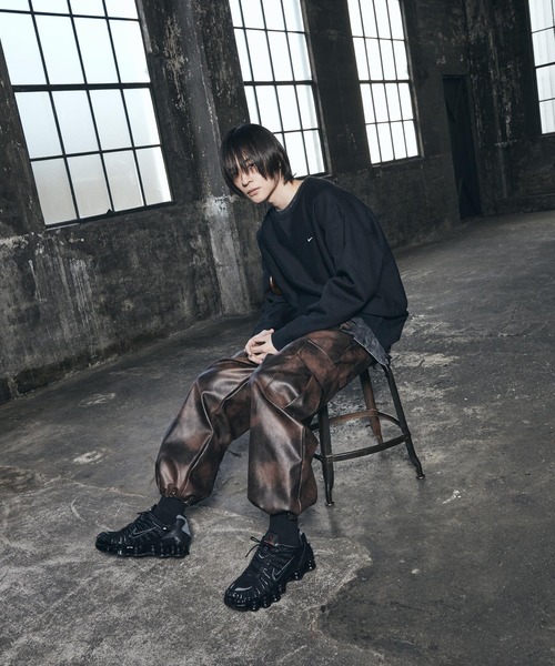 NIKE(ナイキ)の「ナイキ ソロ スウッシュ メンズ フリース クルー / Nike Solo Swoosh Men's Fleece Crew HV1087-010 Black(スウェット・メンズ・ブラック・S/M/L/XL/2XL)」の7枚目の写真