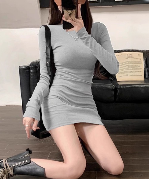 Miniministore(ミニミニストア)の「ロングTシャツ 重ね着フィットカットソー(Tシャツ/カットソー・レディース・グレー系1/グレー系2/ホワイト系1/ホワイト系2/ブラック系1/ブラック系2・FREE)」の1枚目の写真