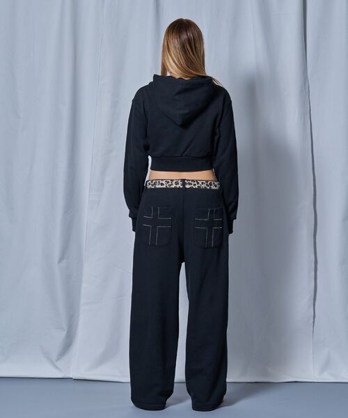 SEQUENZ(シークエンズ)の「【sqnz(エスキュンズ)】sqnz rhinestone & eyelet zip p/k / レディース ジップパーカー スタッズ ハトメ ラインストーン フーディ 短丈 裏毛 【セットアップ着用可能】(パーカー・レディース・ダークネイビー/グレー/ライトピンク/ブラック・MEDIUM/SMALL)」の16枚目の写真