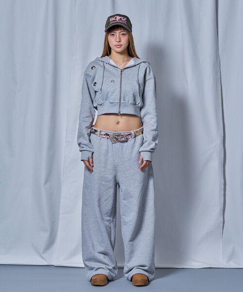 SEQUENZ(シークエンズ)の「【sqnz(エスキュンズ)】sqnz rhinestone & eyelet zip p/k / レディース ジップパーカー スタッズ ハトメ ラインストーン フーディ 短丈 裏毛 【セットアップ着用可能】(パーカー・レディース・ダークネイビー/グレー/ライトピンク/ブラック・MEDIUM/SMALL)」の8枚目の写真