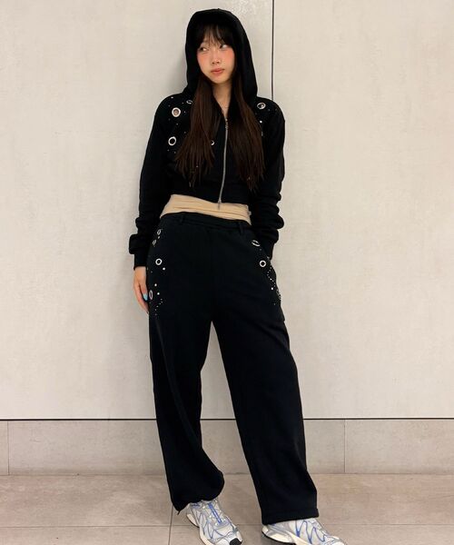 SEQUENZ(シークエンズ)の「※WEB限定 / セットアップ対応 / 短丈ラインストーンジップパーカー/ sqnz rhinestone & eyelet zip p/k(パーカー・レディース・ダークネイビー/グレー/ライトピンク/ブラック・MEDIUM/SMALL)」の11枚目の写真