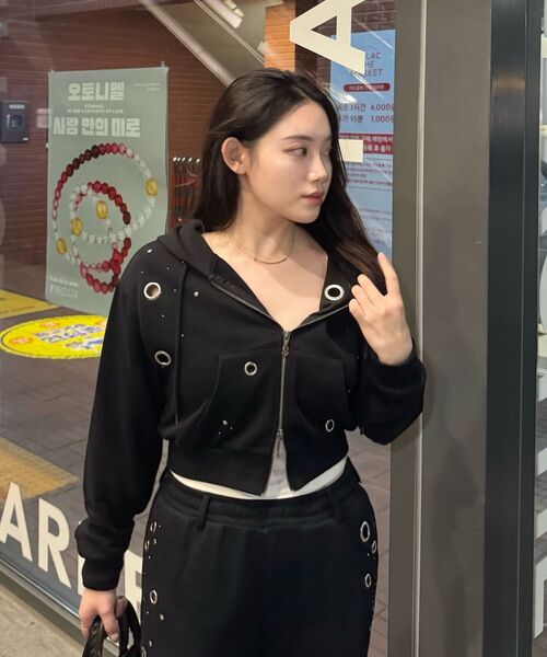 SEQUENZ(シークエンズ)の「※WEB限定 / セットアップ対応 / 短丈ラインストーンジップパーカー/ sqnz rhinestone & eyelet zip p/k(パーカー・レディース・ダークネイビー/グレー/ライトピンク/ブラック・MEDIUM/SMALL)」の12枚目の写真