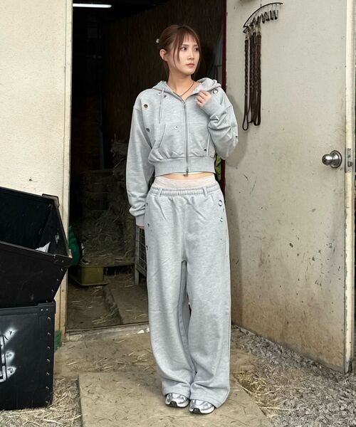 SEQUENZ(シークエンズ)の「※WEB限定 / セットアップ対応 / 短丈ラインストーンジップパーカー/ sqnz rhinestone & eyelet zip p/k(パーカー・レディース・ダークネイビー/グレー/ライトピンク/ブラック・MEDIUM/SMALL)」の18枚目の写真
