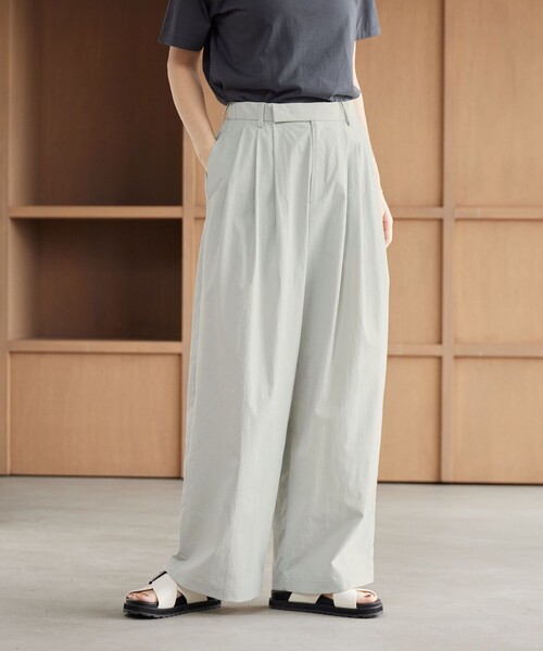 BEAUTY&YOUTH UNITED ARROWS(ビューティーアンドユースユナイテッドアローズ)の「ナイロンコットン ワイドタックパンツ ウォッシャブル(その他パンツ・レディース・ナチュラル/ブラック/ライトピンク/ライトブルー・XS/S/M/L)」の4枚目の写真