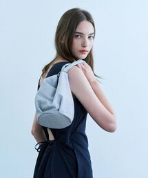 ADAUL（アダウル）の「マルチグリッターバスケットバッグ - シルバー（メッセンジャーバッグ）」