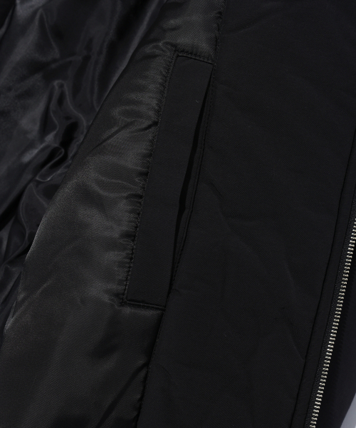 IEY(アイイーワイ)の「PANEL PADDED JUMPER Black(ブルゾン・メンズ・その他・M/L)」の3枚目の写真