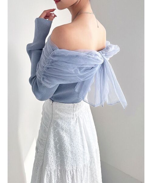 RESEXXY（リゼクシー）の「バックリボンオフショルニットトップス（ニット/セーター・レディース・ブラック/ブルー/ホワイト/ピンク・FREE）」の4枚目の写真