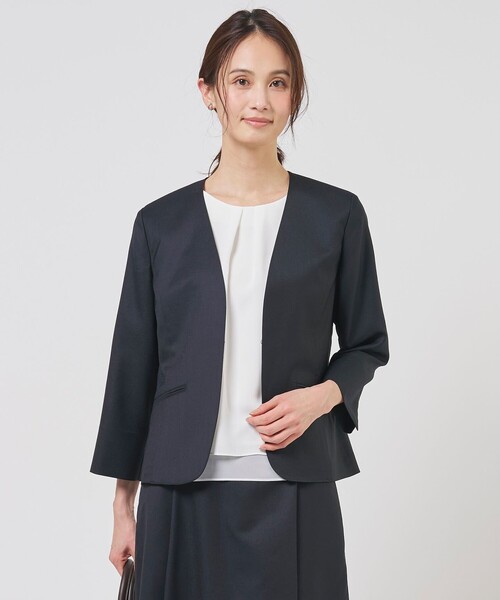 J.PRESS(ジェイプレス)の「【定番人気・セットアップ対応】OXIJEWEL ストレッチ ノーカラー ジャケット(ノーカラージャケット・レディース・シルバー系/ネイビー系/ライトグレー系・11/9)」の1枚目の写真