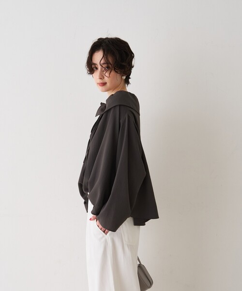 Rouge vif（ルージュヴィフ）の「オーバーカラー変形テントラインブラウス（シャツ/ブラウス・レディース・チャコールグレー/サックスブルー・フリー）」の13枚目の写真
