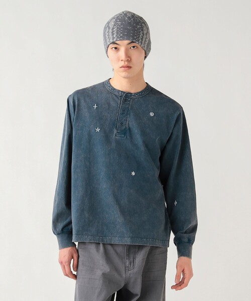 BEAMS HEART(ビームスハート)の「スタッズ エンブレム ロングスリーブ【ユニセックス】(Tシャツ/カットソー・メンズ・ネイビー/ブラック・MEDIUM/LARGE/SMALL)」の8枚目の写真