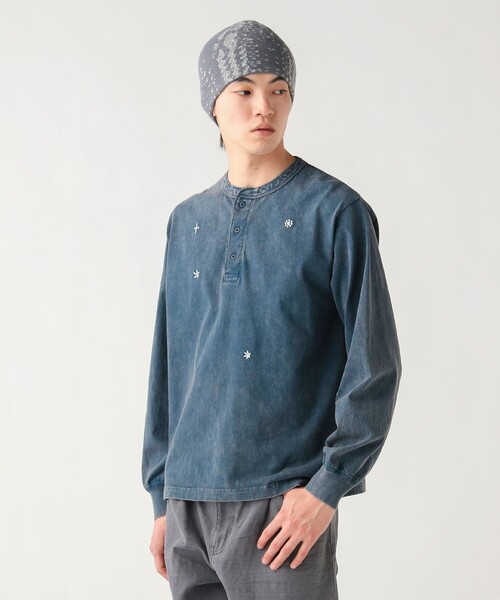 BEAMS HEART(ビームスハート)の「スタッズ エンブレム ロングスリーブ【ユニセックス】(Tシャツ/カットソー・メンズ・ネイビー/ブラック・MEDIUM/LARGE/SMALL)」の9枚目の写真