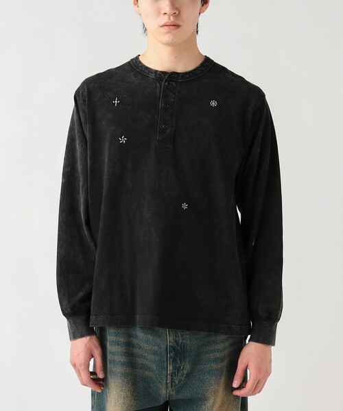 BEAMS HEART(ビームスハート)の「スタッズ エンブレム ロングスリーブ【ユニセックス】(Tシャツ/カットソー・メンズ・ネイビー/ブラック・MEDIUM/LARGE/SMALL)」の10枚目の写真