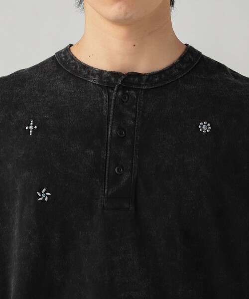 BEAMS HEART(ビームスハート)の「スタッズ エンブレム ロングスリーブ【ユニセックス】(Tシャツ/カットソー・メンズ・ネイビー/ブラック・MEDIUM/LARGE/SMALL)」の13枚目の写真