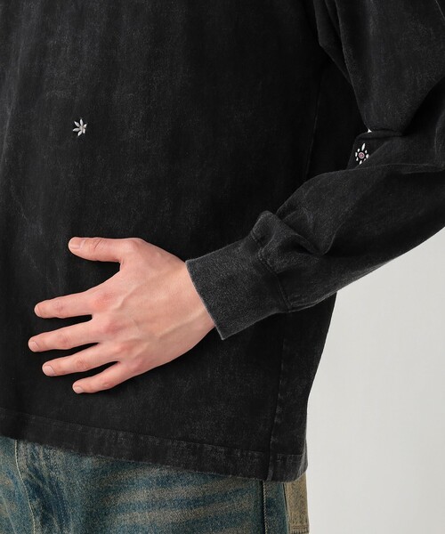 BEAMS HEART(ビームスハート)の「スタッズ エンブレム ロングスリーブ【ユニセックス】(Tシャツ/カットソー・メンズ・ネイビー/ブラック・MEDIUM/LARGE/SMALL)」の14枚目の写真