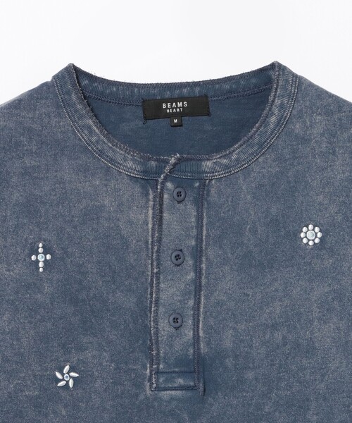 BEAMS HEART(ビームスハート)の「スタッズ エンブレム ロングスリーブ【ユニセックス】(Tシャツ/カットソー・メンズ・ネイビー/ブラック・MEDIUM/LARGE/SMALL)」の19枚目の写真
