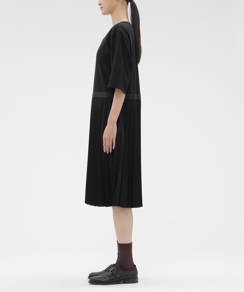 MARGARET HOWELL(マーガレットハウエル)の「FINE WOOL POPLIN(ワンピース・レディース・ブラック・2/1)」の2枚目の写真