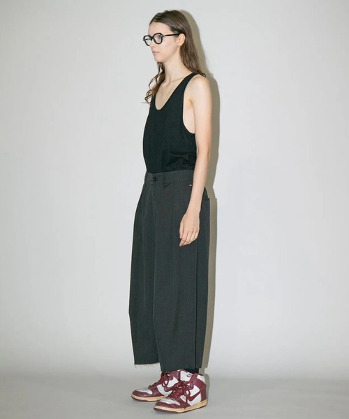 my beautiful landlet（マイビューティフルランドレット）の「【my beautiful landlet】WASHABLE WOOL TUCK WIDE ANKLE SLACKS（その他パンツ・メンズ・グレー/ベージュ/ブラック・0/1/2）」の6枚目の写真