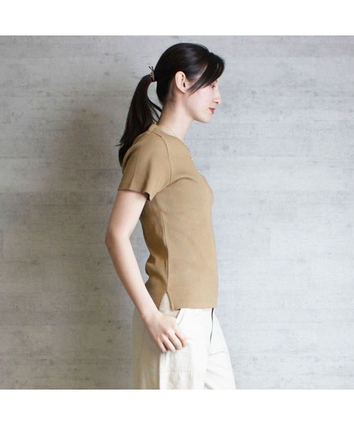 aity(アイティ)の「M-4L コンパクトコットンリブT(Tシャツ/カットソー・レディース・ブラック/ベージュ/オフホワイト・4L/3L/LL/L/M)」の14枚目の写真