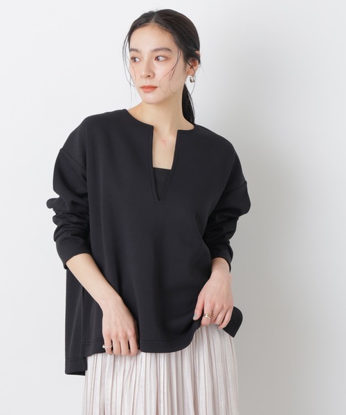NANO universe(ナノユニバース)の「ダンボールカットキーネックスリットトップス(Tシャツ/カットソー・レディース・オフホワイト/ブラック・FREE)」の2枚目の写真